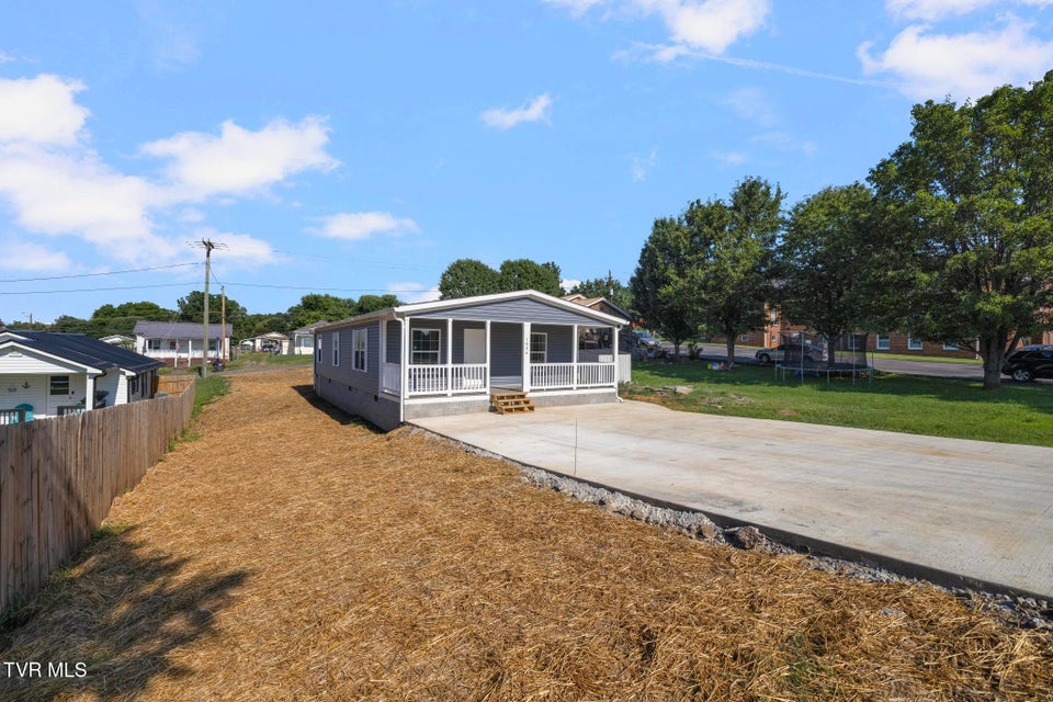 Photo #27: 1024 Walnut Avenue