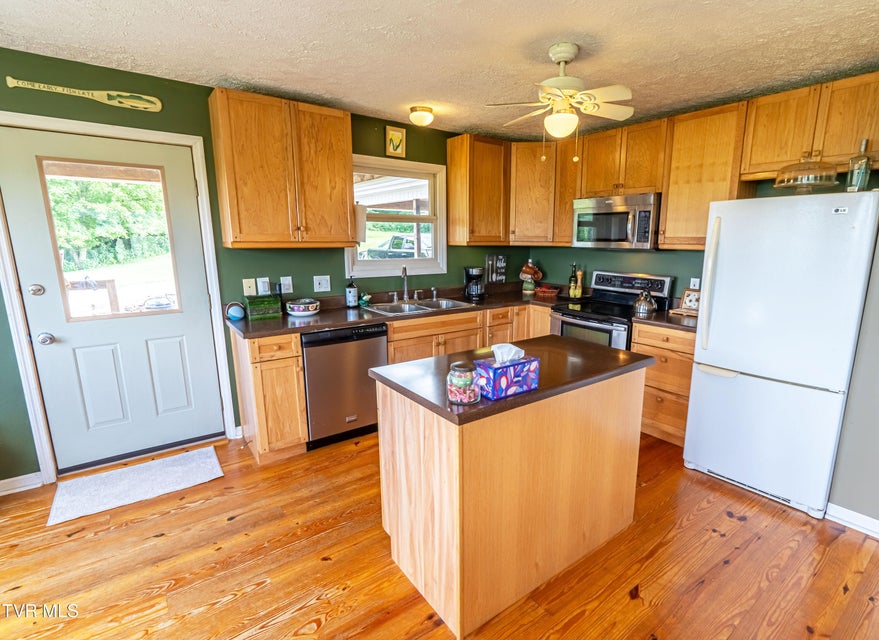 Photo #6: 28360 Rivermont Drive