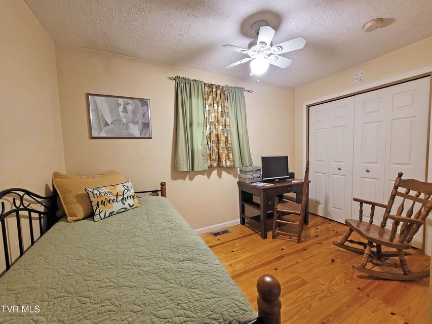 Photo #11: 28360 Rivermont Drive