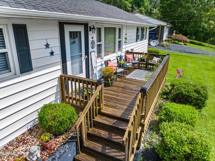 Photo #4: 305 Hamilton Place