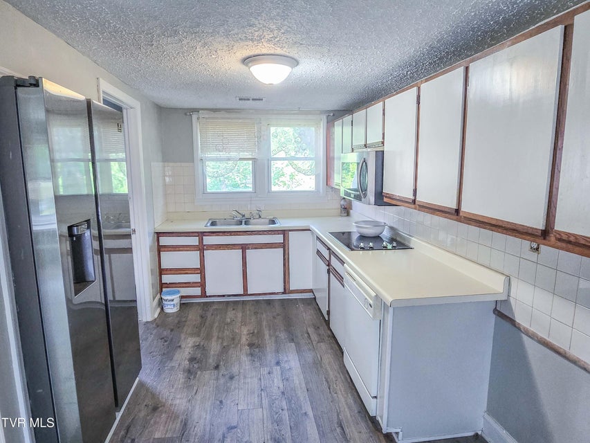 Photo #4: 1300 Grant Place