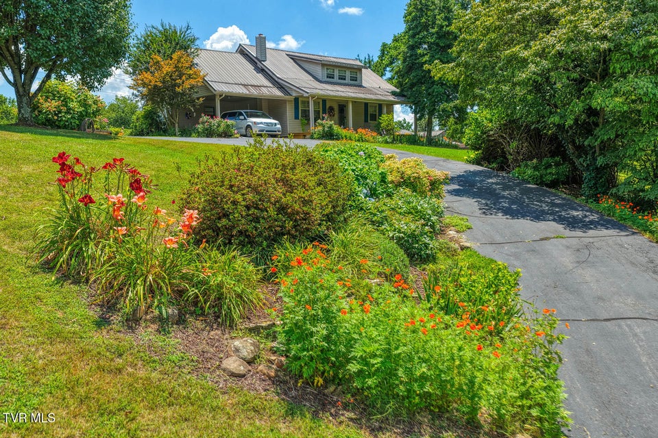Photo #3: 129 Cardinal Drive