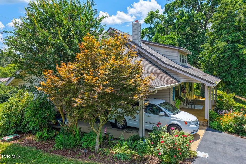 Photo #7: 129 Cardinal Drive