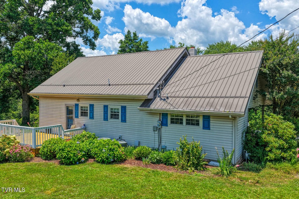 Photo #10: 129 Cardinal Drive