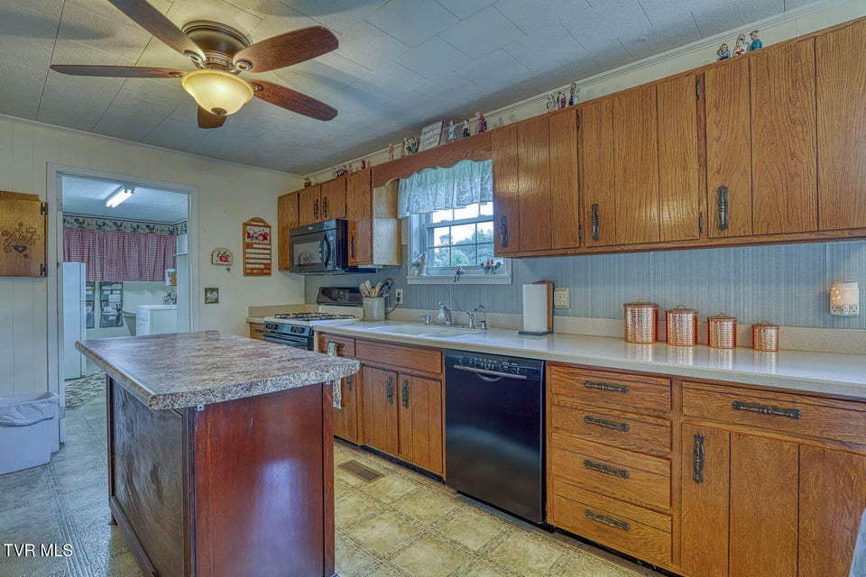 Photo #27: 129 Cardinal Drive