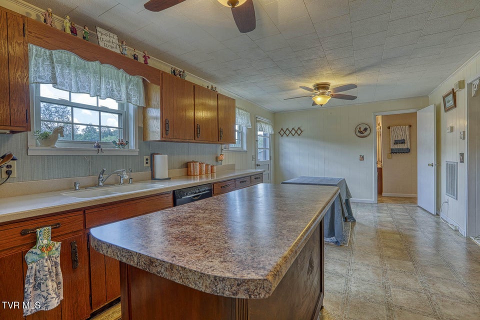 Photo #28: 129 Cardinal Drive