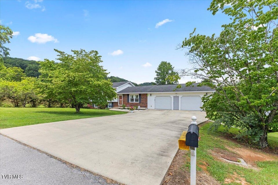 Photo #3: 1540 Maple Hill Dr Drive