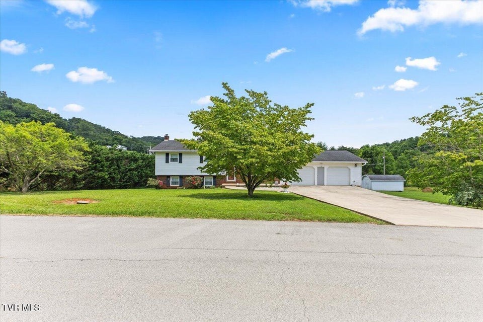 Photo #4: 1540 Maple Hill Dr Drive