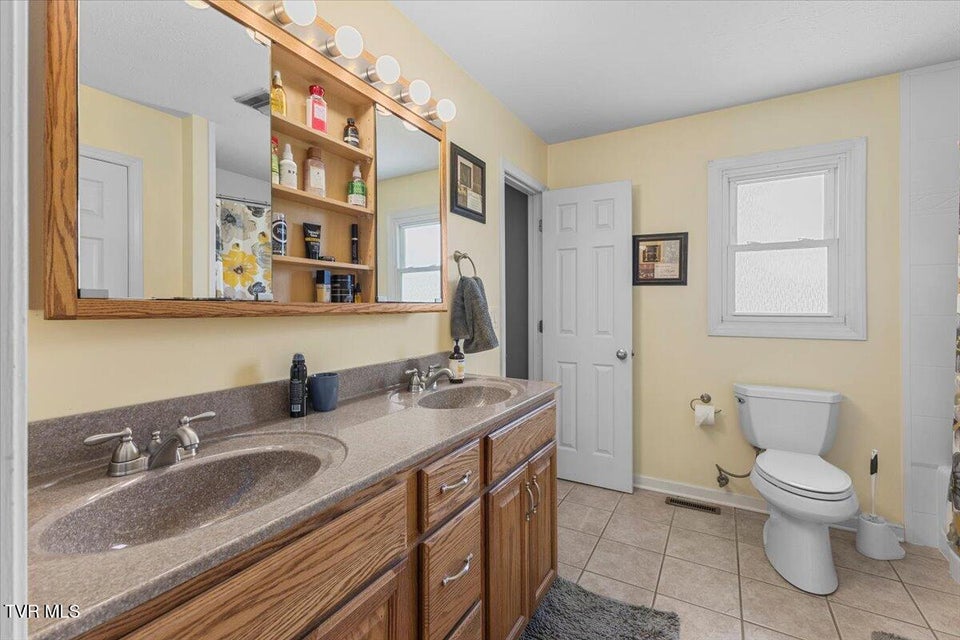 Photo #18: 1540 Maple Hill Dr Drive