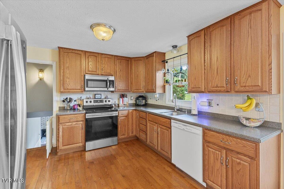 Photo #10: 1540 Maple Hill Dr Drive