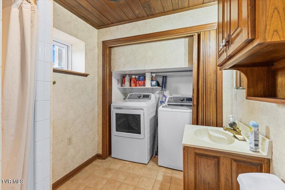 Photo #25: 1540 Maple Hill Dr Drive