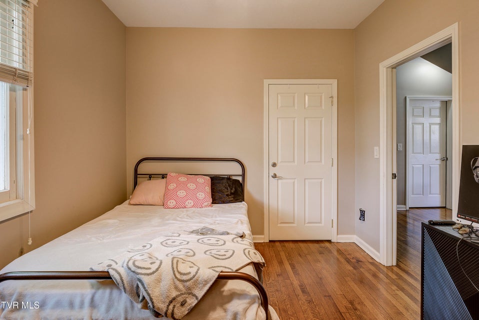 Photo #31: 704 Watauga Avenue