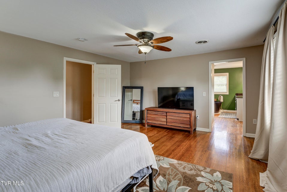 Photo #37: 704 Watauga Avenue