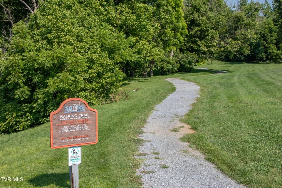 Photo #5: 112 Cardinal Point