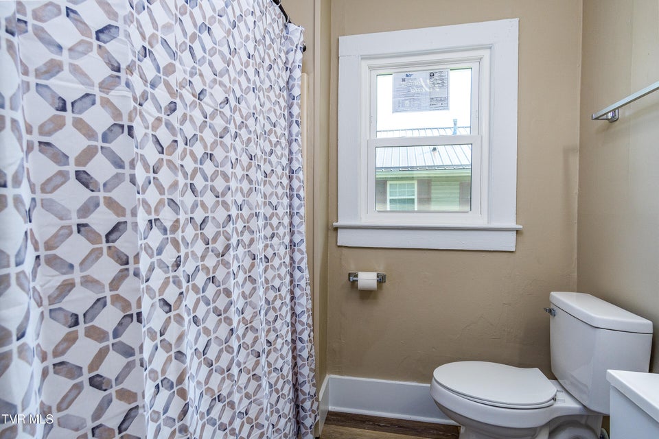 Photo #13: 1505 Fairview Avenue
