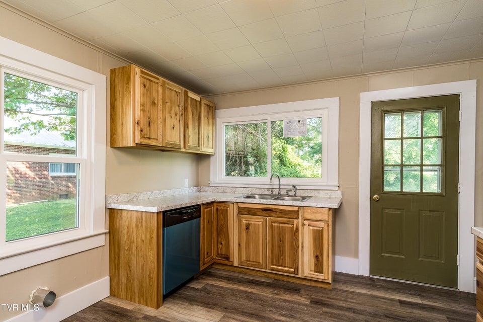 Photo #6: 1505 Fairview Avenue