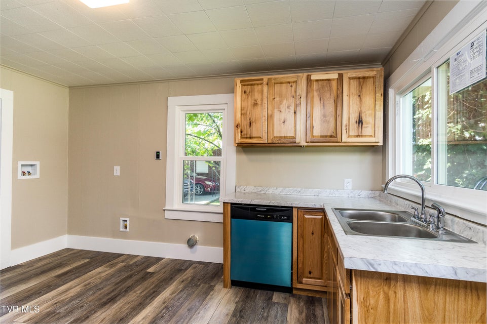 Photo #8: 1505 Fairview Avenue