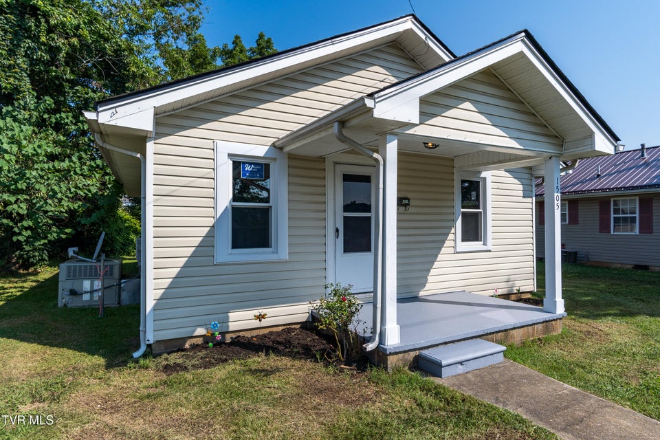 Photo #16: 1505 Fairview Avenue