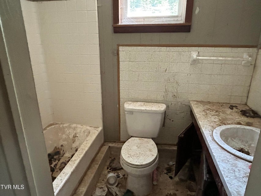 Photo #8: 531 Mullins Street