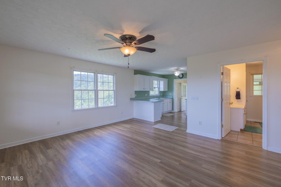 Photo #3: 124 Maple Crest Circle