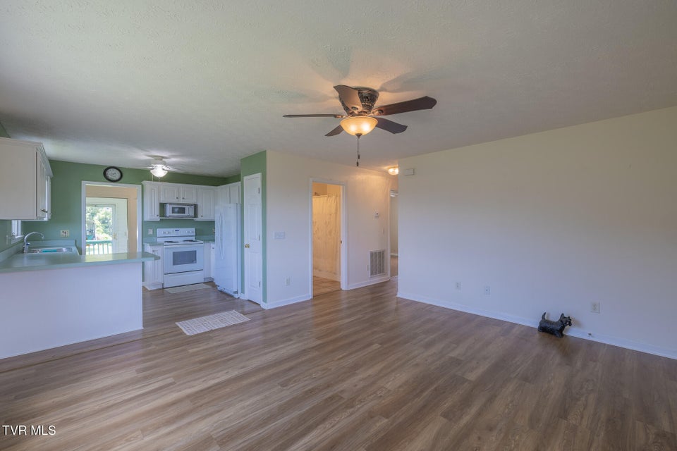 Photo #5: 124 Maple Crest Circle