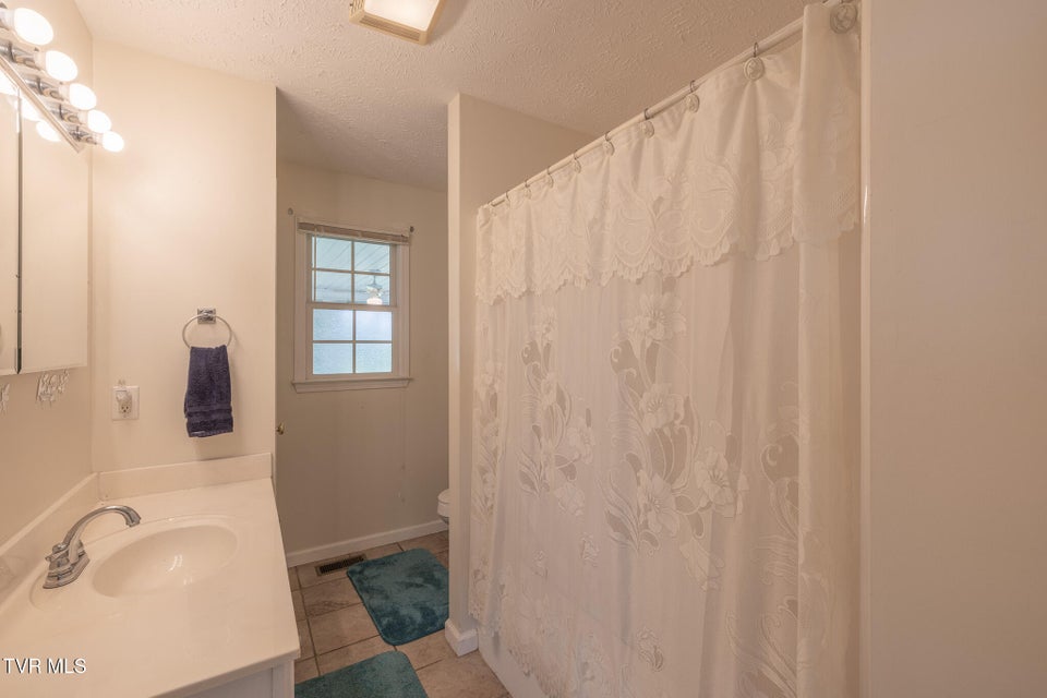 Photo #6: 124 Maple Crest Circle