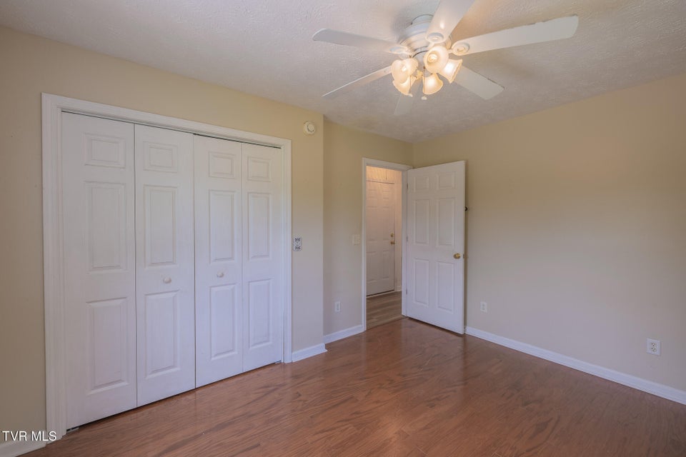 Photo #8: 124 Maple Crest Circle