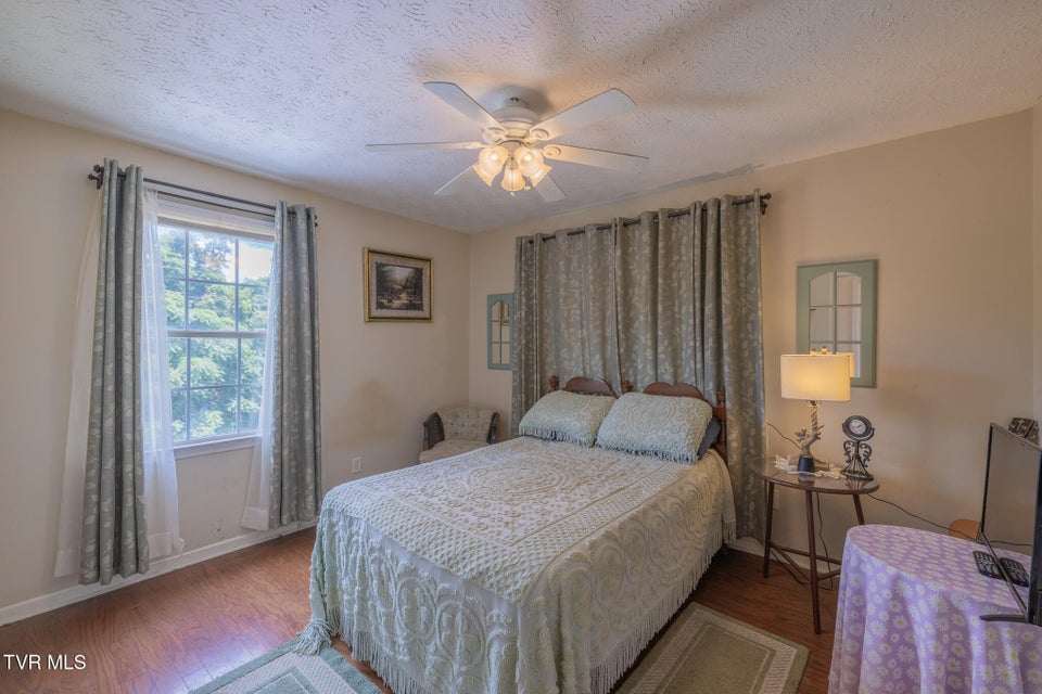 Photo #9: 124 Maple Crest Circle