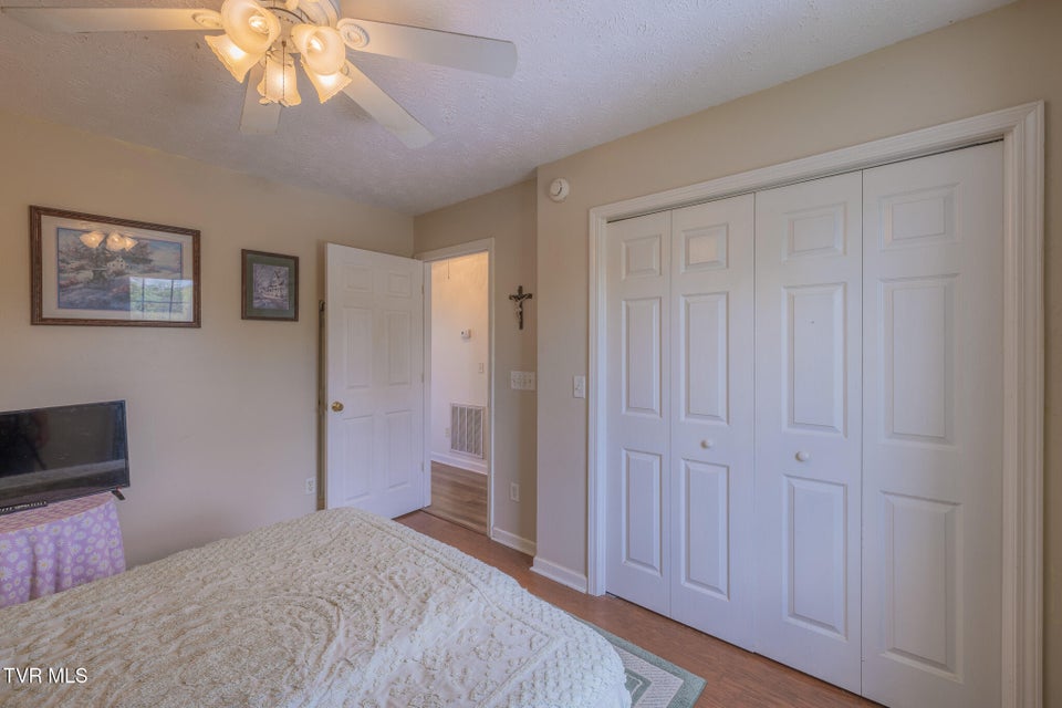 Photo #10: 124 Maple Crest Circle