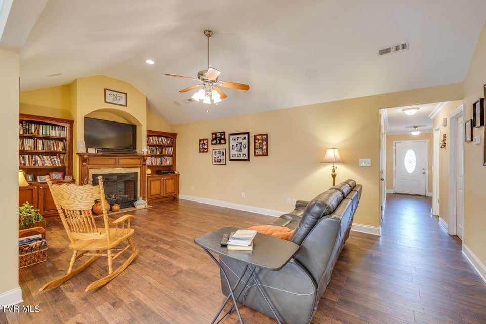 Photo #6: 207 Bridgewater Court