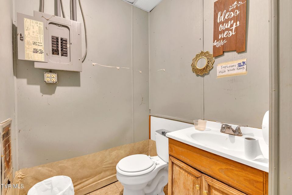 Photo #29: 200-206 Bohannon Avenue