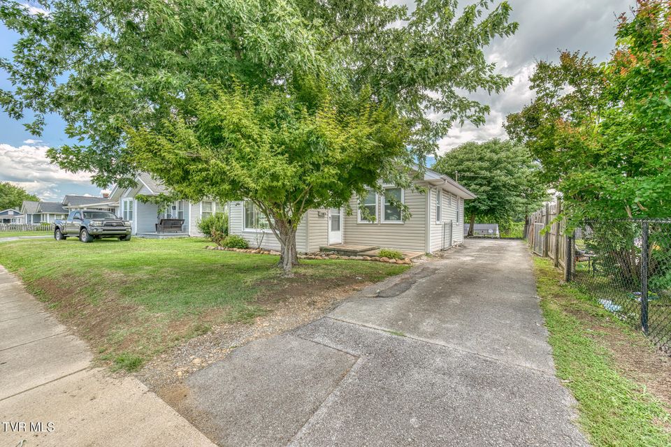Photo #5: 1426 Sevier Avenue