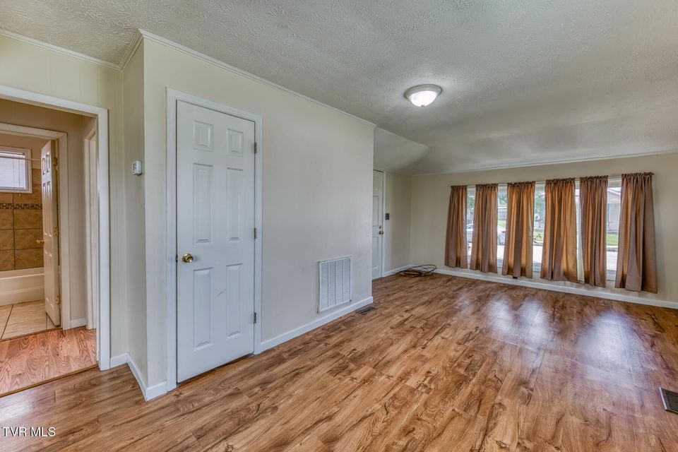 Photo #10: 1426 Sevier Avenue