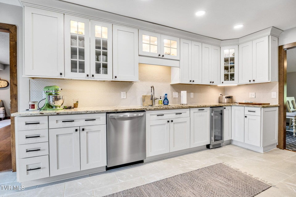 Photo #6: 214 Hampton Drive