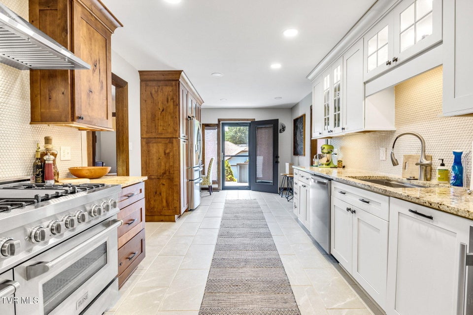 Photo #8: 214 Hampton Drive