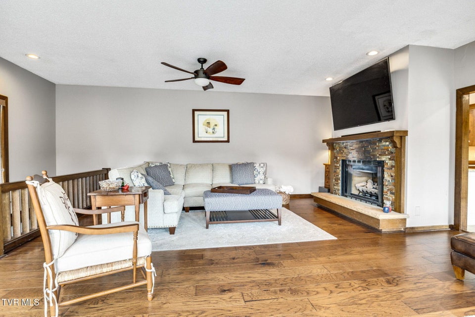 Photo #9: 214 Hampton Drive