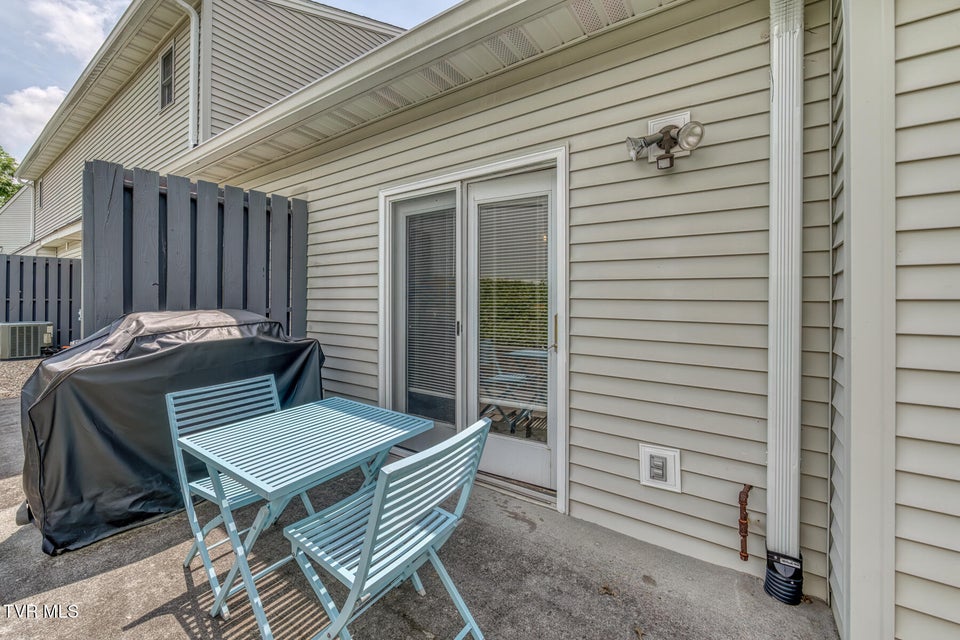 Photo #16: 1725 Lakeview Drive