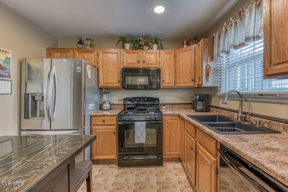 Photo #10: 1725 Lakeview Drive