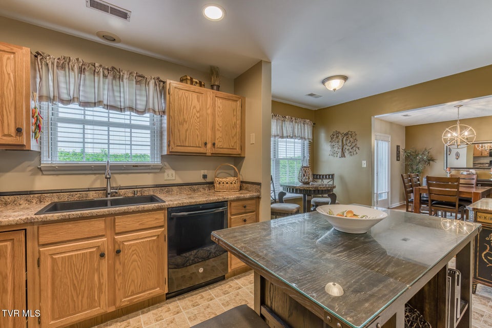 Photo #12: 1725 Lakeview Drive