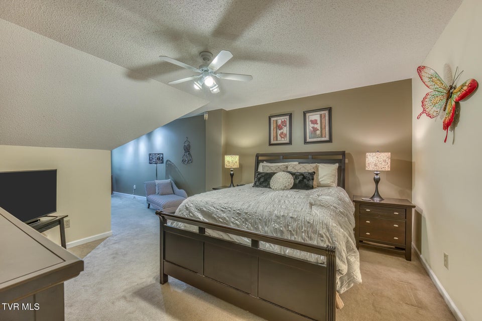 Photo #18: 1725 Lakeview Drive