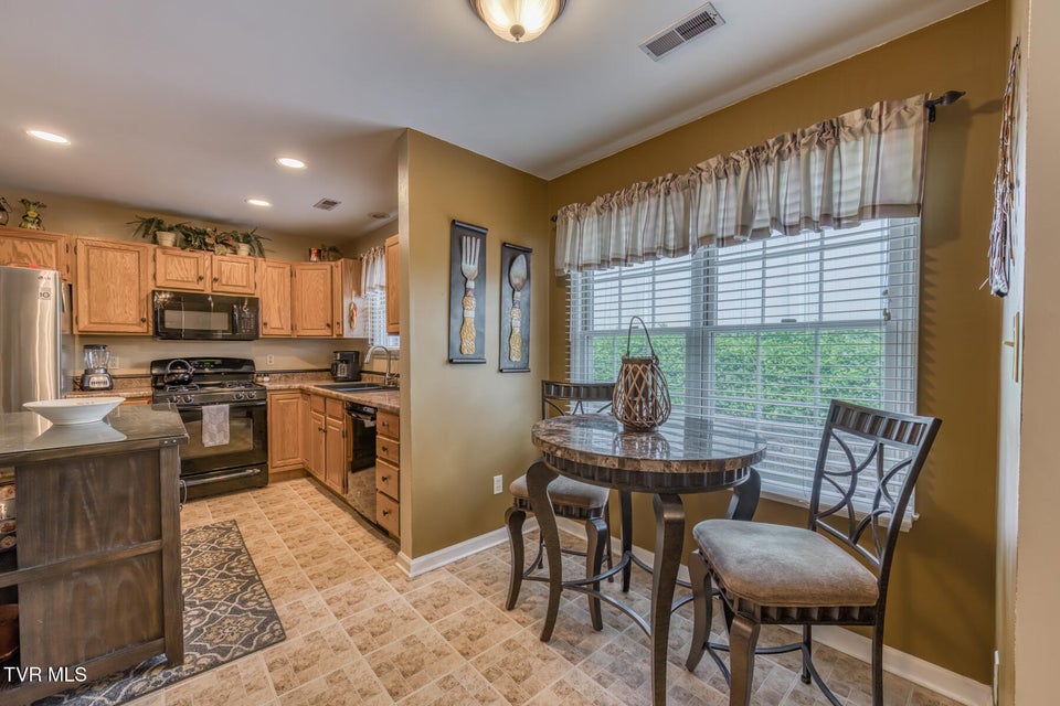 Photo #9: 1725 Lakeview Drive