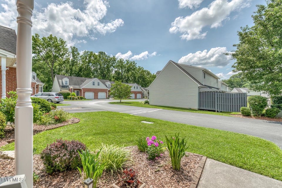 Photo #4: 1725 Lakeview Drive