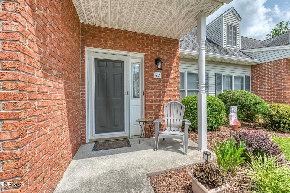 Photo #3: 1725 Lakeview Drive