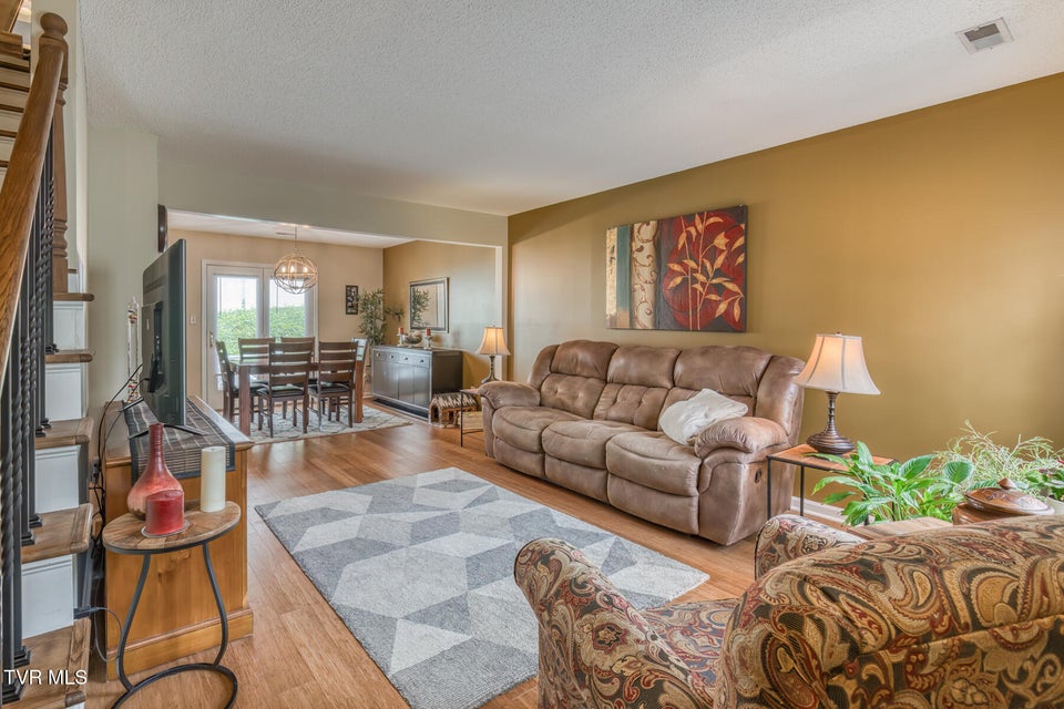 Photo #5: 1725 Lakeview Drive