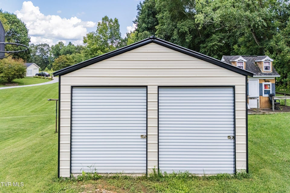 Photo #4: 591 Southview Drive