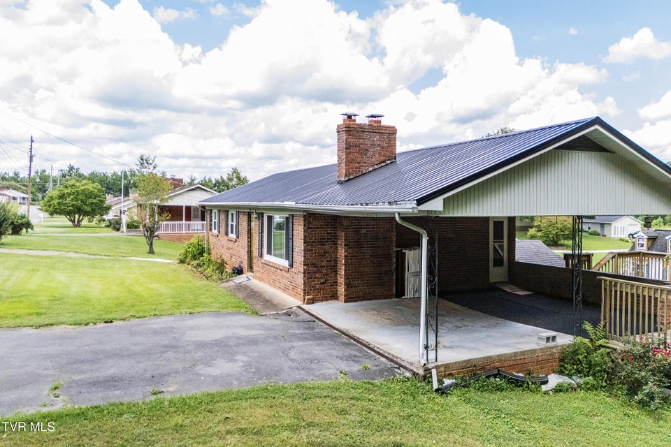Photo #5: 591 Southview Drive