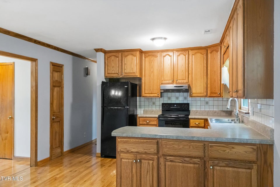 Photo #15: 591 Southview Drive