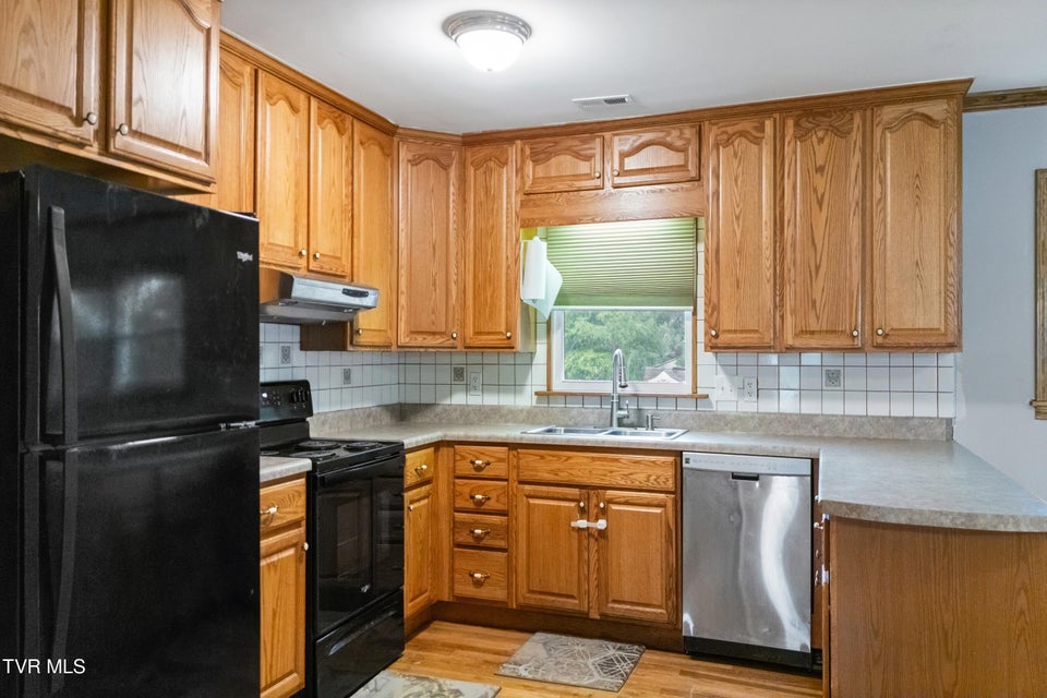 Photo #16: 591 Southview Drive