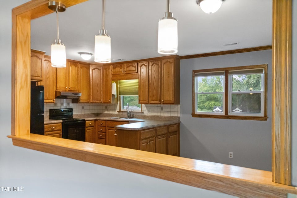 Photo #17: 591 Southview Drive