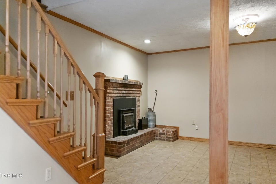 Photo #25: 591 Southview Drive